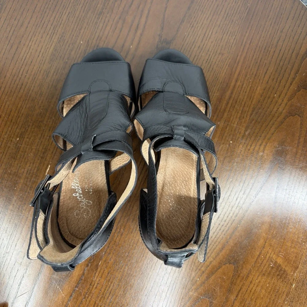 Seychelles Sandals Women's 7.5 Black Leather Strappy Block Heels Peep Toe Buckle